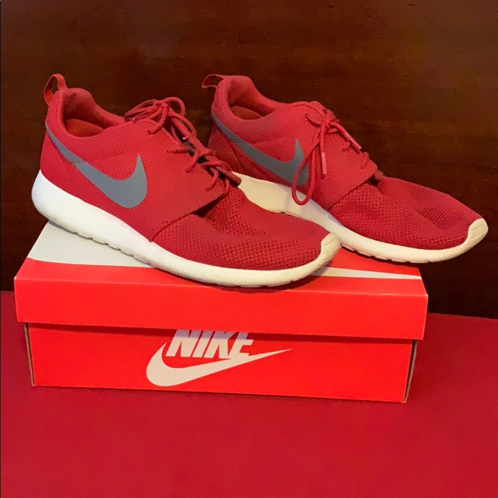Nike Roshe Runs men’s size 11.5